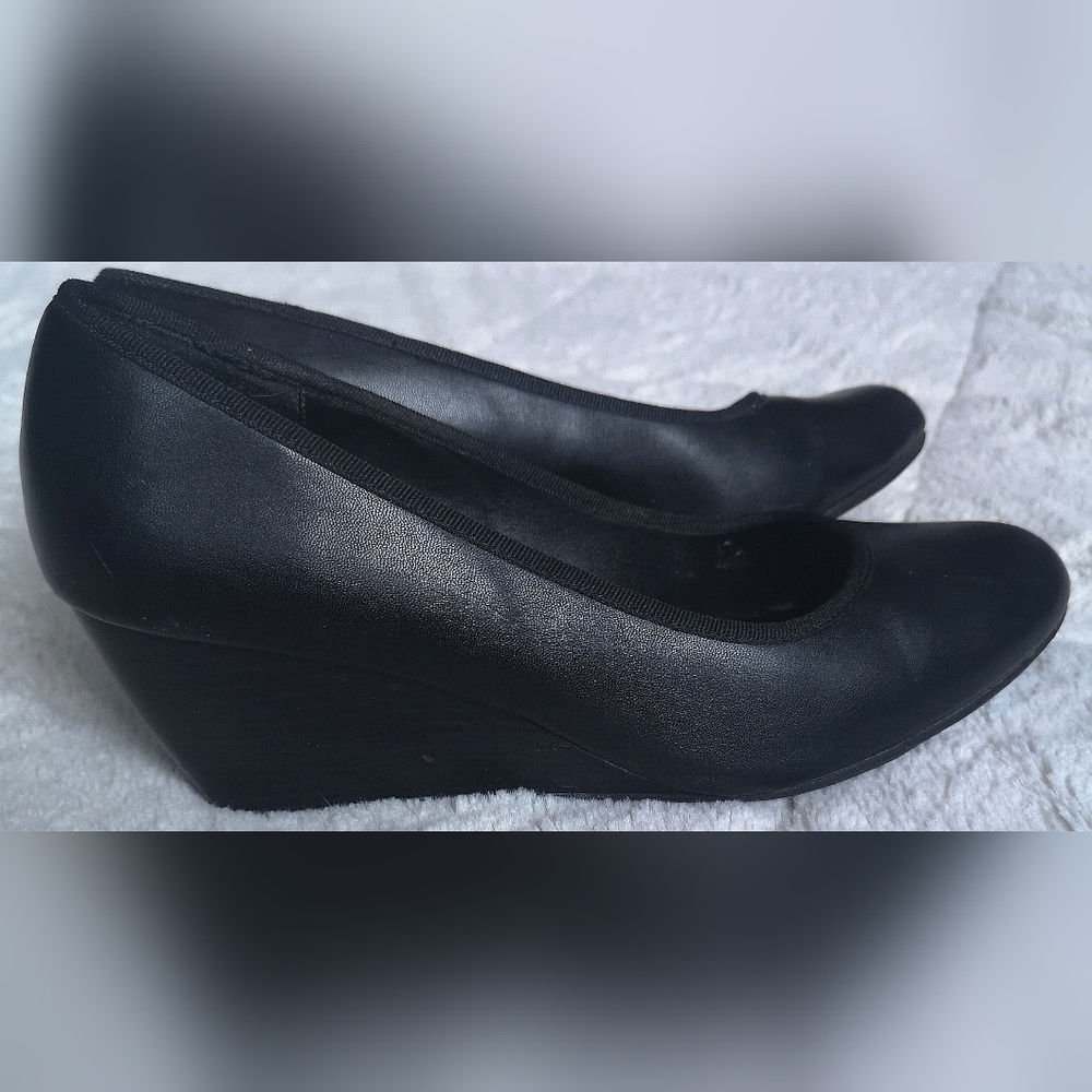 George pumps. Size 9 - Picture 5 of 11